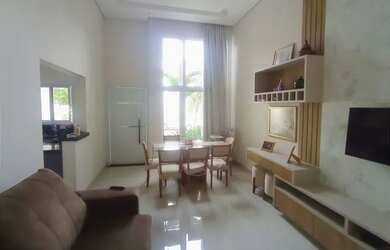 Imagem: A casa em condomínio possui 3 Dormitórios, 2 Banheiros, 2