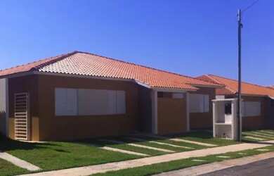 Imagem: A casa em condomínio possui 3 Dormitórios, 3 Banheiros, 2