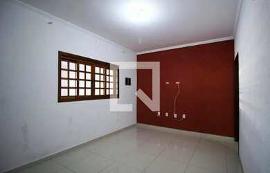 Imagem: A casa possui 3 Dormitórios, 4 Banheiros, 2 Vagas na garagem