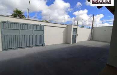 Imagem: A casa possui 5 Dormitórios, 4 Banheiros, 4 Vagas na garagem