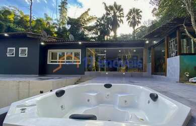 Imagem: A casa possui 3 Dormitórios, 1 Banheiro, 5 Vagas na garagem