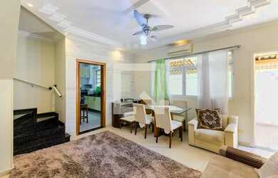 Imagem: A casa possui 3 Dormitórios, 2 Banheiros, 3 Vagas na garagem