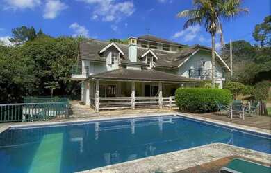 Imagem: A casa em condomínio possui 4 Dormitórios, 5 Banheiros, 5