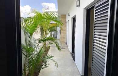 Imagem: A casa em condomínio possui 3 Dormitórios, 2 Banheiros, 105m²