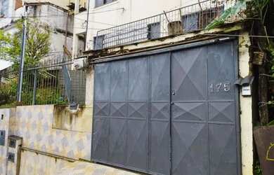 Imagem: A casa possui 3 Dormitórios, 2 Banheiros, 1 Vaga na garagem