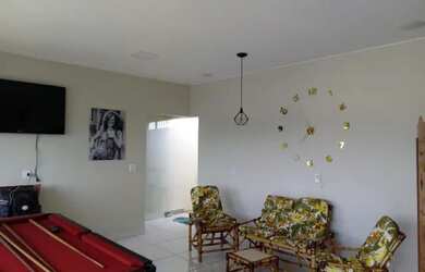 Imagem: A casa possui 3 Dormitórios, 2 Banheiros, 2 Vagas na garagem