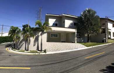 Imagem: A casa possui 3 Dormitórios, 2 Banheiros, 3 Vagas na garagem