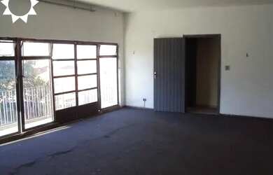 Imagem: A casa possui 3 Dormitórios, 1 Banheiro, 310m² de Área e