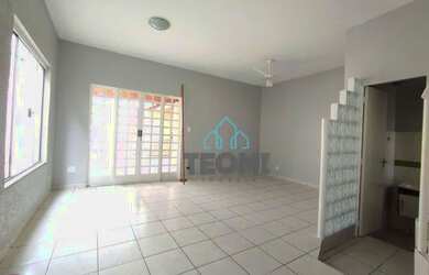 Imagem: A casa em condomínio possui 3 Dormitórios, 3 Banheiros, 2