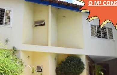 Imagem: A casa possui 5 Dormitórios, 5 Banheiros, 3 Vagas na garagem