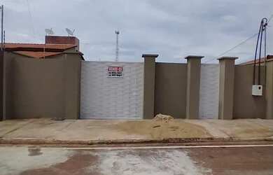 Imagem: A casa possui 2 Dormitórios, 2 Banheiros, 5 Vagas na garagem