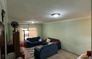 Imagem: A casa possui 2 Dormitórios, 2 Banheiros, 2 Vagas na garagem