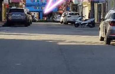 Imagem: A casa possui 5 Dormitórios, 4 Banheiros, 5 Vagas na garagem