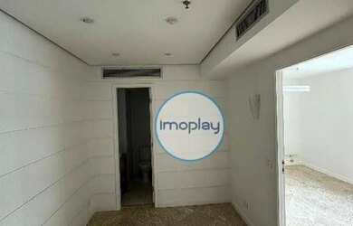 Imagem: O depósito possui 1 Vaga na garagem e 30m² de Área e está