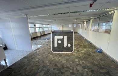 Imagem: O depósito possui 5 Vagas na garagem, 390m² de Área e está