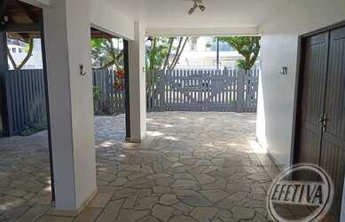 Imagem 4: Oportunidade Única: Casa no Centro de Guaratuba com Suíte e Churrasqueira