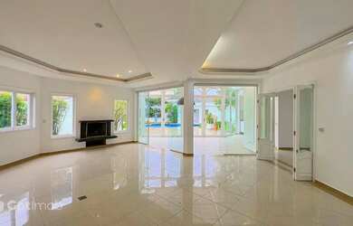 Imagem: A casa em condomínio possui 4 Dormitórios, 5 Banheiros, 4