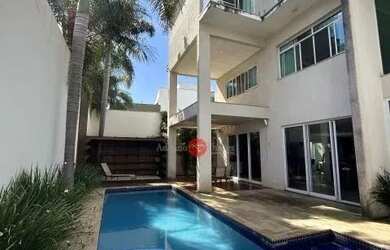 Imagem: A casa em condomínio possui 4 Dormitórios, 5 Banheiros, 3