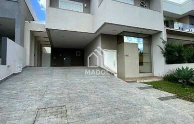 Imagem: A casa em condomínio possui 4 Dormitórios, 4 Banheiros, 2