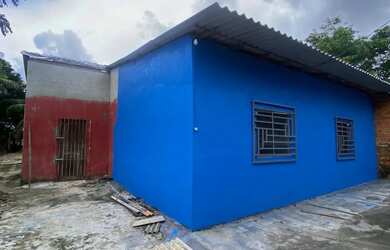 Imagem: A casa possui 3 Dormitórios, 1 Banheiro e 1 Vaga na garagem