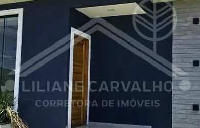 Imagem: A casa possui 3 Dormitórios, 2 Banheiros, 2 Vagas na garagem