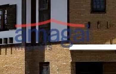 Imagem: A casa possui 5 Dormitórios, 3 Banheiros, 4 Vagas na garagem