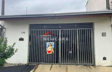 Imagem: A casa possui 2 Dormitórios, 1 Banheiro, 2 Vagas na garagem