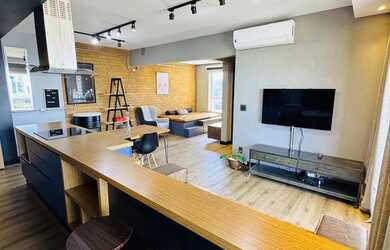 Imagem: O apartamento possui 1 Dormitório, 2 Banheiros, 1 Vaga na garagem