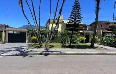 Imagem: A casa possui 5 Dormitórios, 5 Banheiros, 5 Vagas na garagem