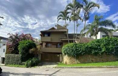 Imagem: A casa em condomínio possui 4 Dormitórios, 3 Banheiros, 2
