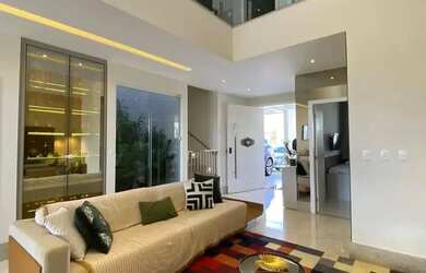 Imagem: A casa em condomínio possui 4 Dormitórios, 5 Banheiros, 4