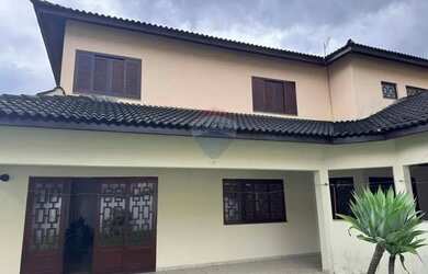 Imagem: A casa em condomínio possui 5 Dormitórios, 5 Banheiros, 5