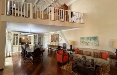 Imagem: A casa em condomínio possui 5 Dormitórios, 5 Banheiros, 5