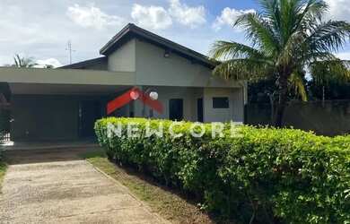 Imagem: A casa possui 3 Dormitórios, 3 Banheiros, 3 Vagas na garagem