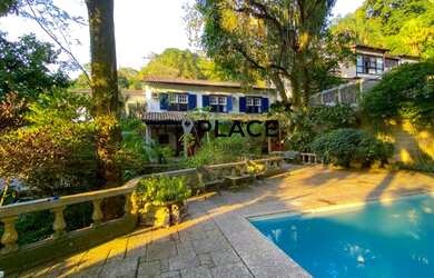 Imagem: A casa em condomínio possui 4 Dormitórios, 3 Banheiros, 4