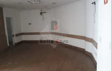 Imagem: O depósito possui 3 Vagas na garagem e 550m² de Área e está