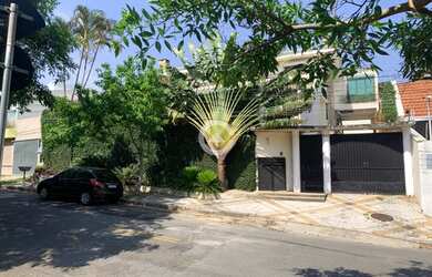 Imagem: A casa possui 4 Dormitórios, 5 Banheiros, 5 Vagas na garagem