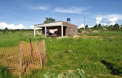 Imagem: A casa possui 2 Dormitórios, 1 Banheiro, 5 Vagas na garagem