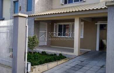 Imagem: A casa possui 4 Dormitórios, 1 Banheiro, 4 Vagas na garagem