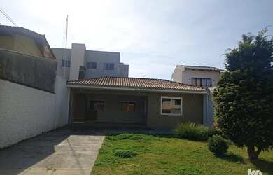 Imagem: A casa possui 2 Dormitórios, 2 Banheiros, 2 Vagas na garagem