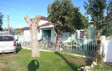 Imagem: A casa possui 2 Dormitórios, 1 Banheiro, 1 Vaga na garagem