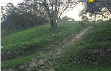 Imagem: O terreno possui 3.740m² de Área e está localizado em Colinas