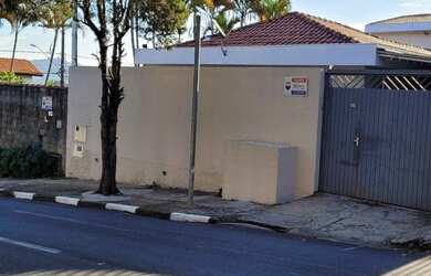 Imagem: O depósito possui 5 Vagas na garagem, 640m² de Área e está