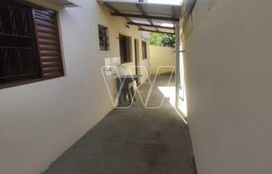 Imagem: A casa possui 1 Dormitório, 1 Banheiro, 1 Vaga na garagem