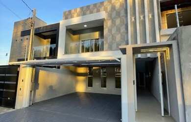 Imagem: A casa possui 3 Dormitórios, 4 Banheiros, 2 Vagas na garagem