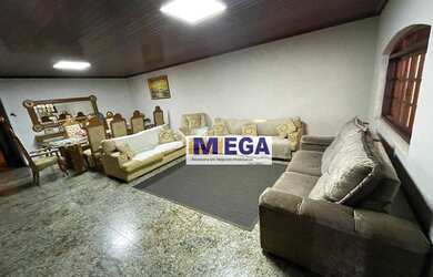 Imagem: A casa possui 3 Dormitórios, 5 Banheiros, 5 Vagas na garagem