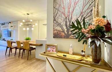 Imagem: O apartamento possui 3 Dormitórios, 1 Banheiro, 2 Vagas na