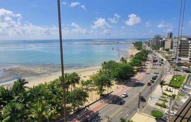 Imagem: O apartamento possui 5 Dormitórios, 5 Banheiros, 4 Vagas na