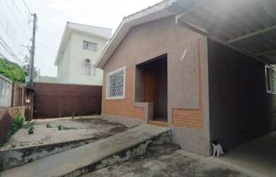 Imagem: A casa à venda possui 2 Dormitórios, 2 Banheiros, 2 Vagas