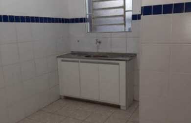 Imagem: A casa possui 2 Dormitórios, 1 Banheiro, 1 Vaga na garagem